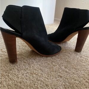 STUART WEITZMAN Sling-Back Beep Toe Ankle Booties.
